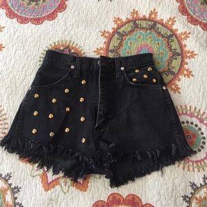 Vintage Wrangler high rise cut off jeans. Size 0