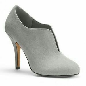 SOLD****Apt. 9 Gray Suede Shooties!
