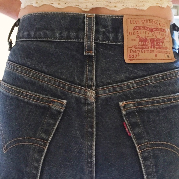 Levi Denim Shorts - Picture 2 of 2