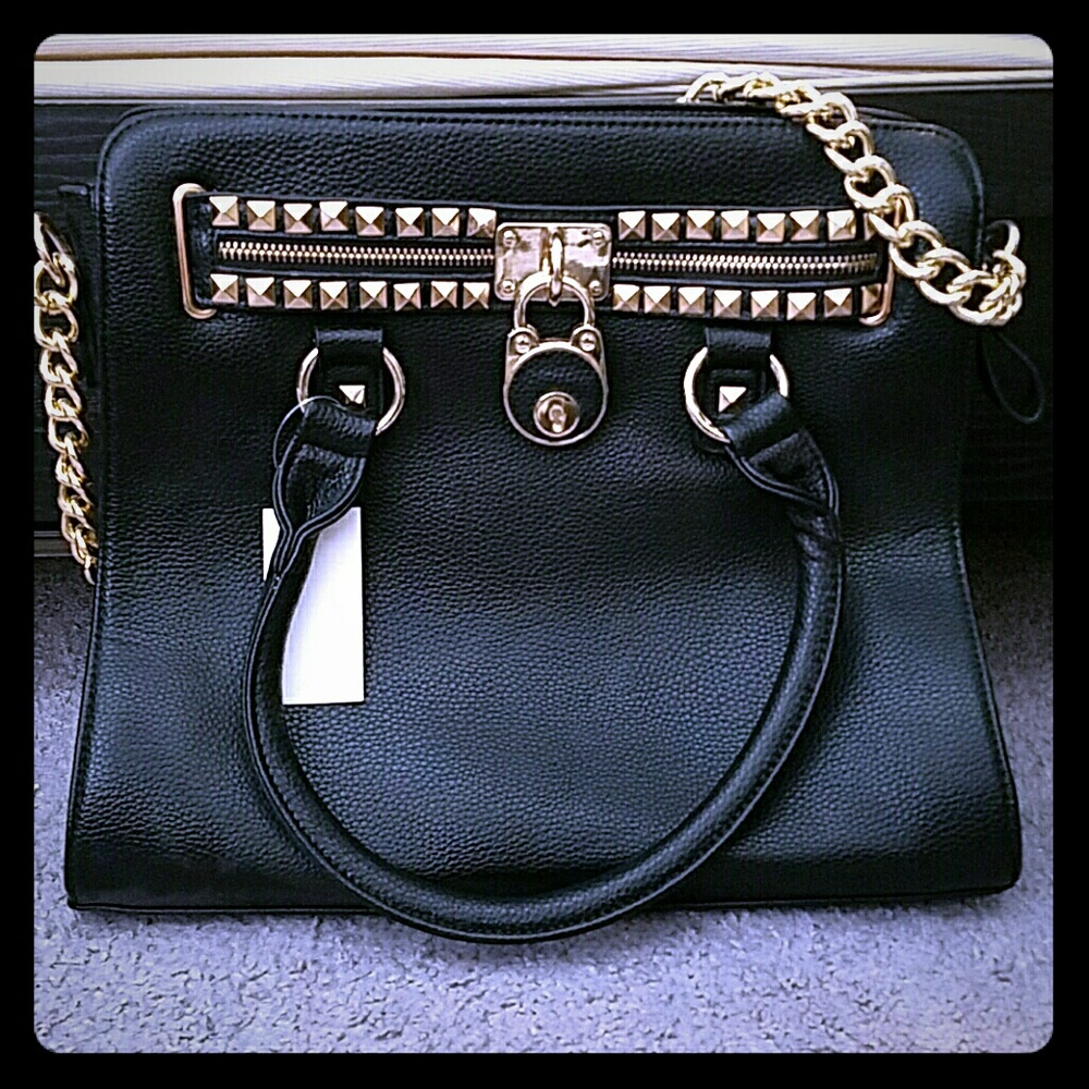 Black shoulder bag with studs
