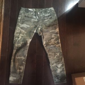 gap camouflage size 28 petite ankle pant