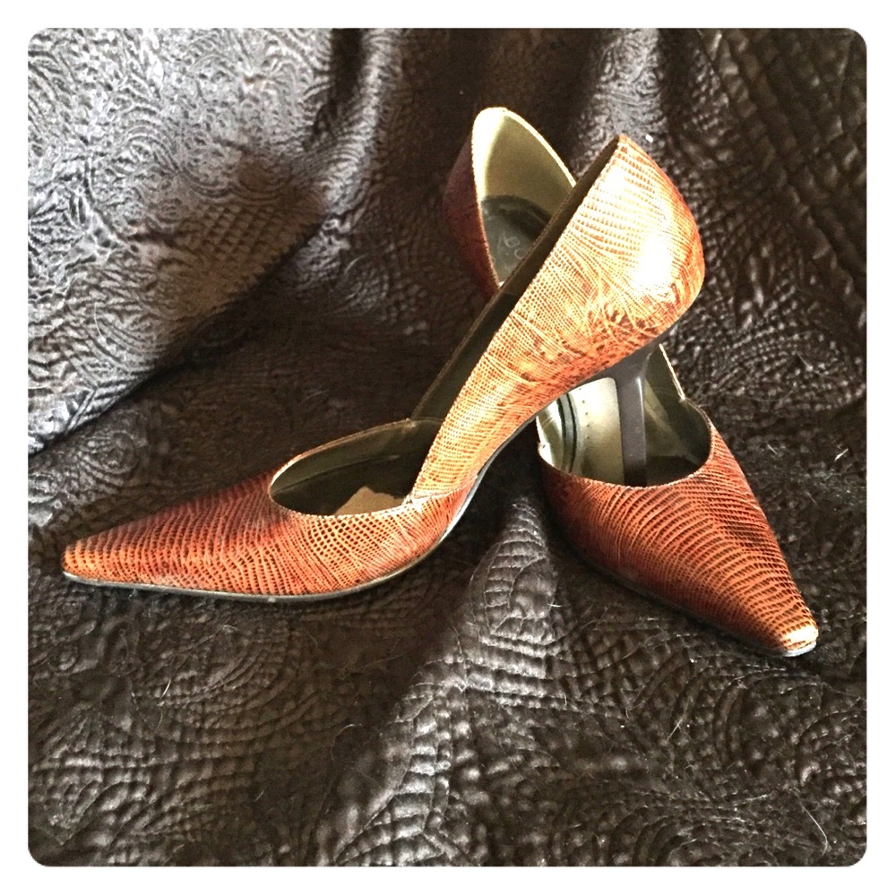 BCBG gorgeous point to toe pumps