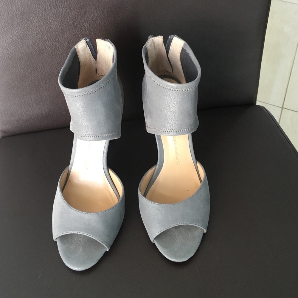 Grey banana republic heels size 7
