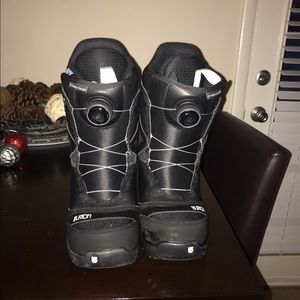Women's burton snowboarding boots! Size 6!