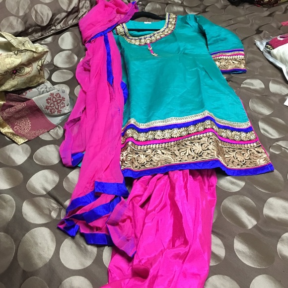 indian dress - Picture 1 of 1