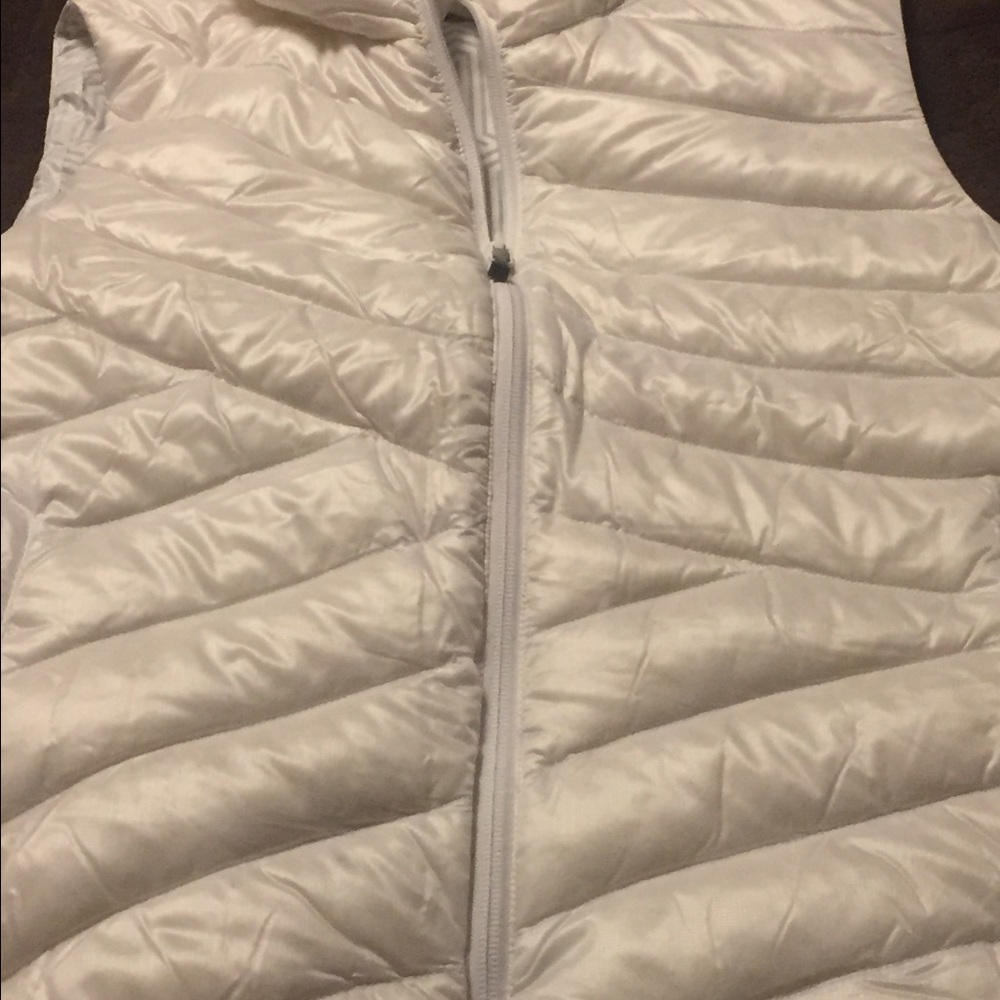 Cold weather Under Armour sz XL women's vest
