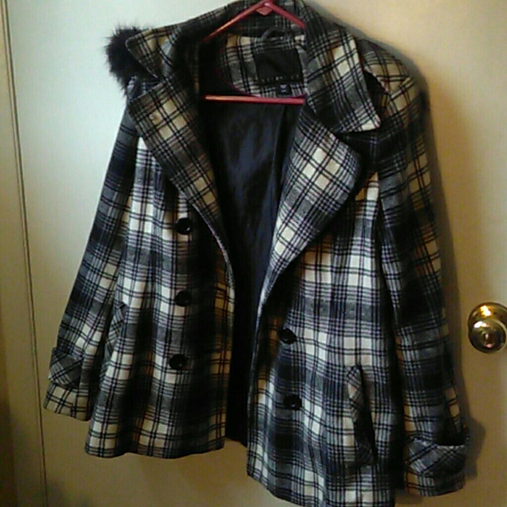 Medium coat plaid black & white w/ fur lined hood
