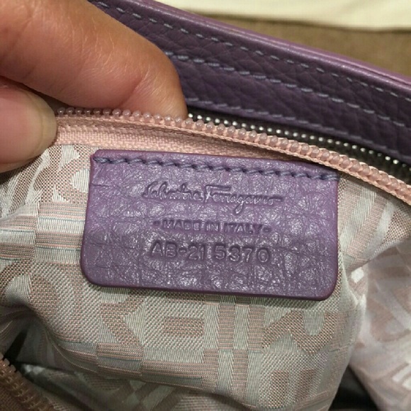 Purple lavendar salvatore ferragamo handbag purse - Picture 4 of 4