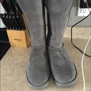 Grey uggs