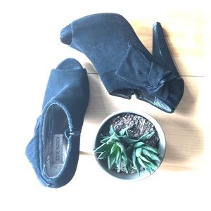 Steve Madden Open-Toe booties. 8.5 Black Suede