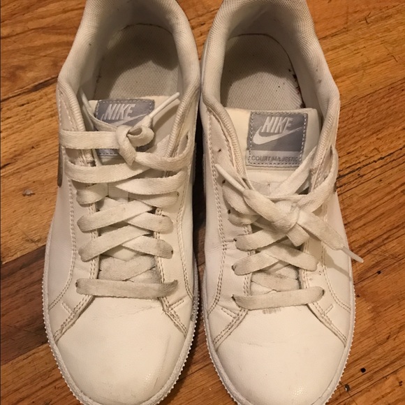 Nike Shoes - [sold] NIKE sneakers
