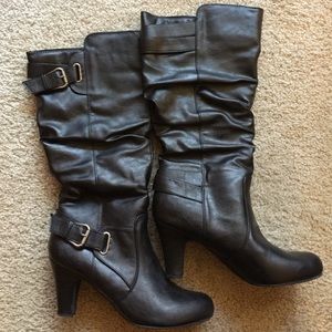 Madden Girl Poche 9.5 Black Boots!
