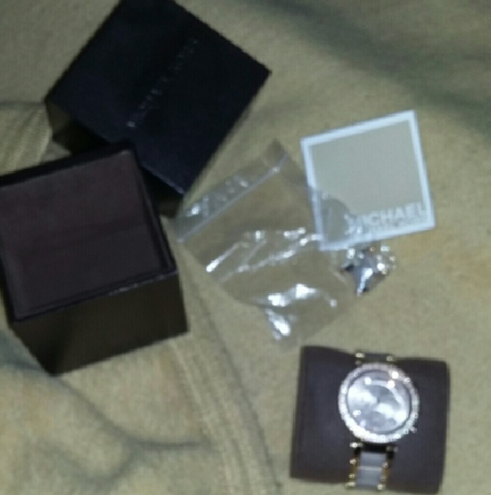 Michael Kors Rose Gold watch - Picture 2 of 4