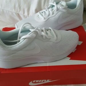 White nike womens tanjun