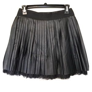 FINAL SALE! Black Faux leather mini skirt GUESS