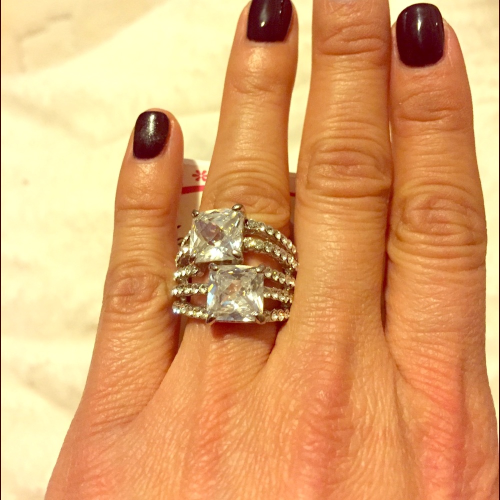 Size 7  Stunning Cubic Circonia ring