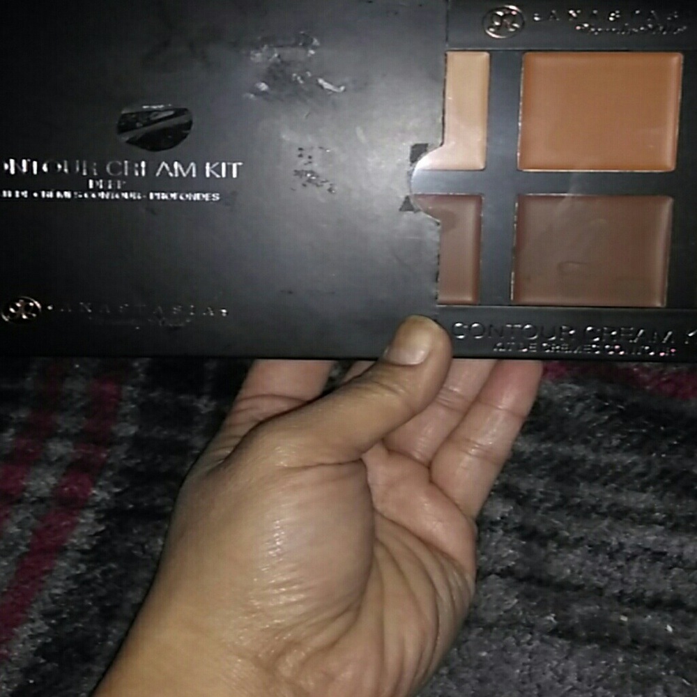 SOLD*Anastasia Beverly Hills Creme contour