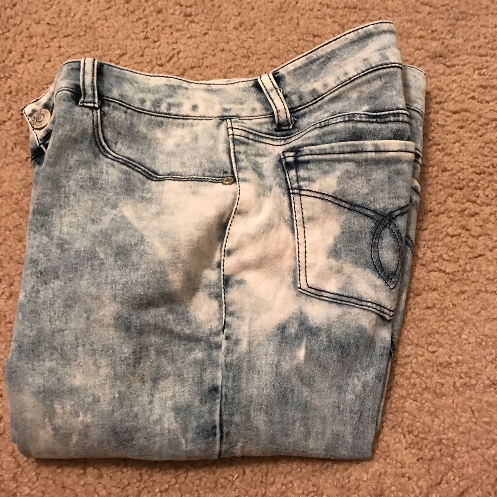 Acid wash skinny jeans