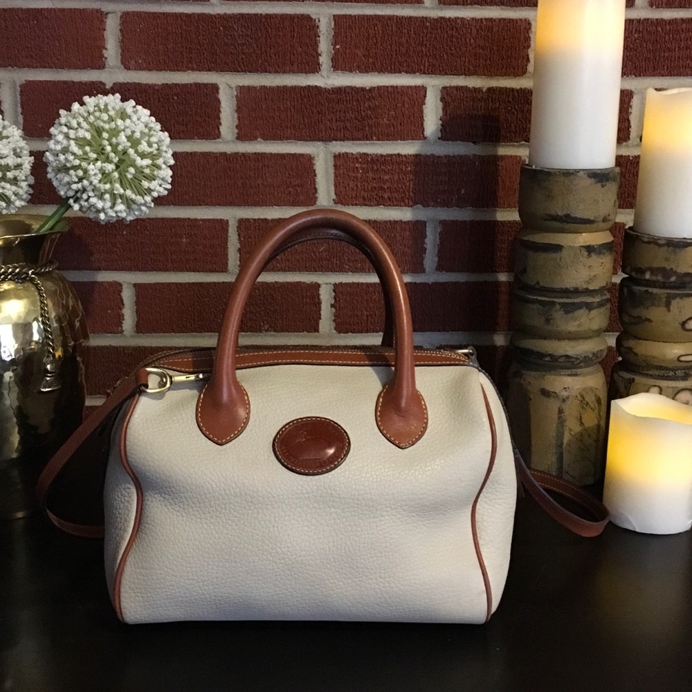 Beautiful Vintage Dooney & Bourke Dr. Bag