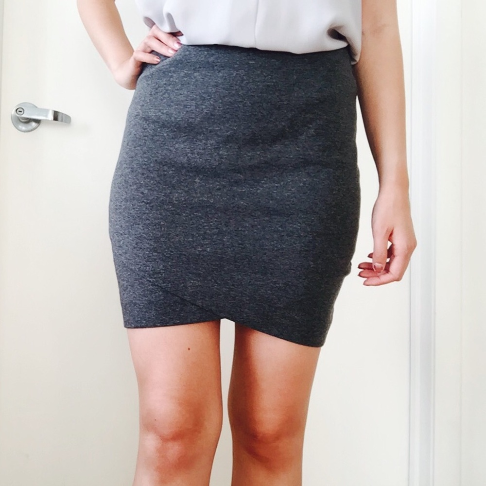 LAST CHANCE - H&M gray mini skirt