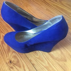 Blue wedges