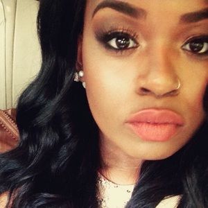 Meet your Posher, Tia