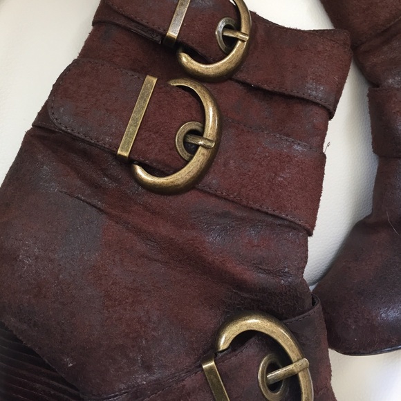 Brown buckle boots - Picture 2 of 4