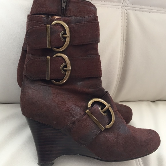Brown buckle boots - Picture 3 of 4