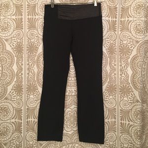 Black Lululemon cropped legging