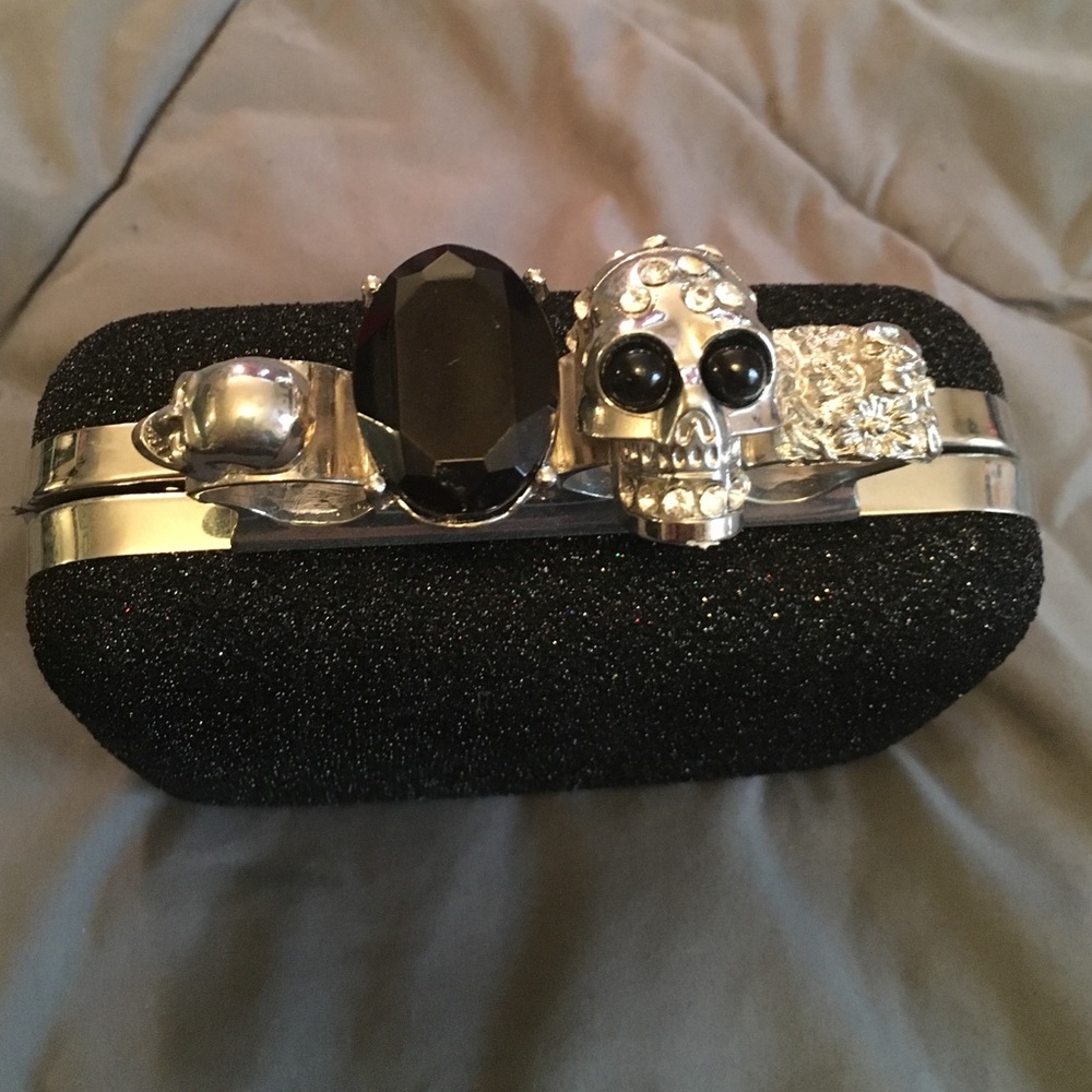 Vintage Mandee knuckle clutch!