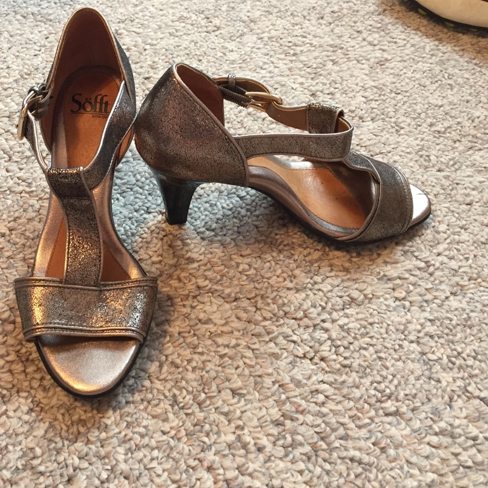 Gray heels