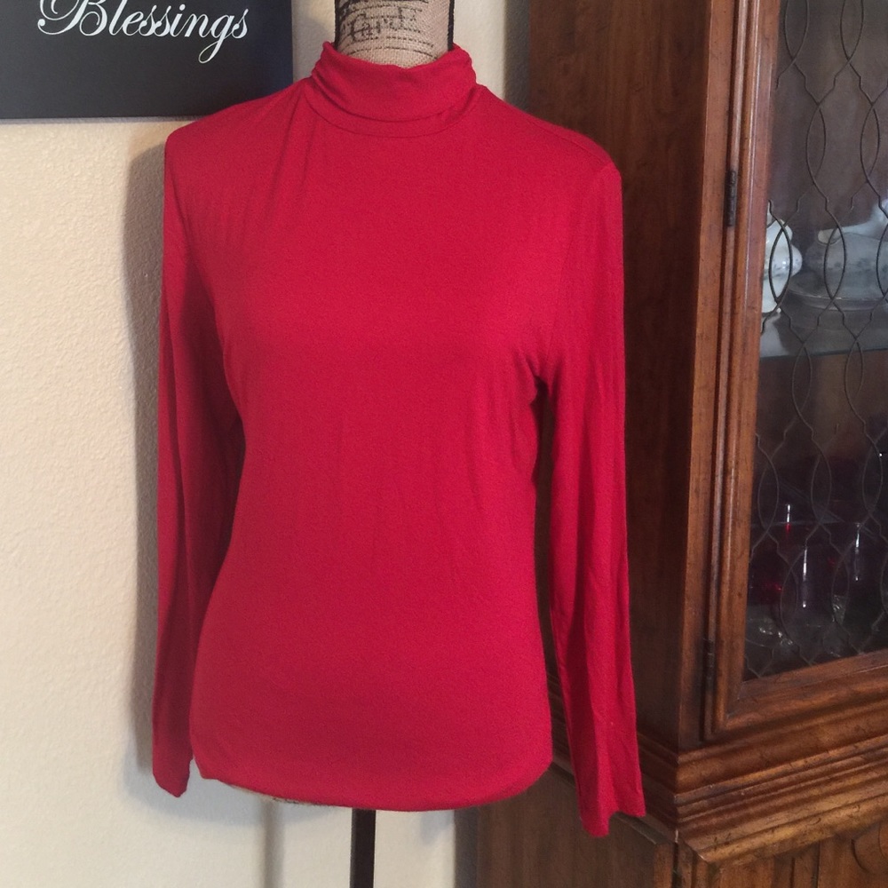Turtle neck long sleeve shirt