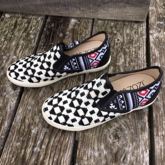 Kim & Zozi Fashion Sneakers SZ 6! NEW! - Picture 3 of 11