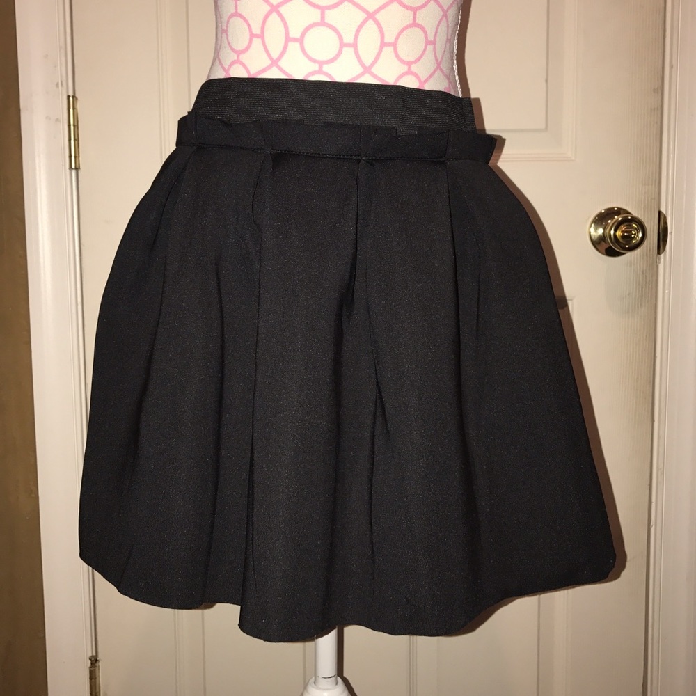 Black pleated skirt