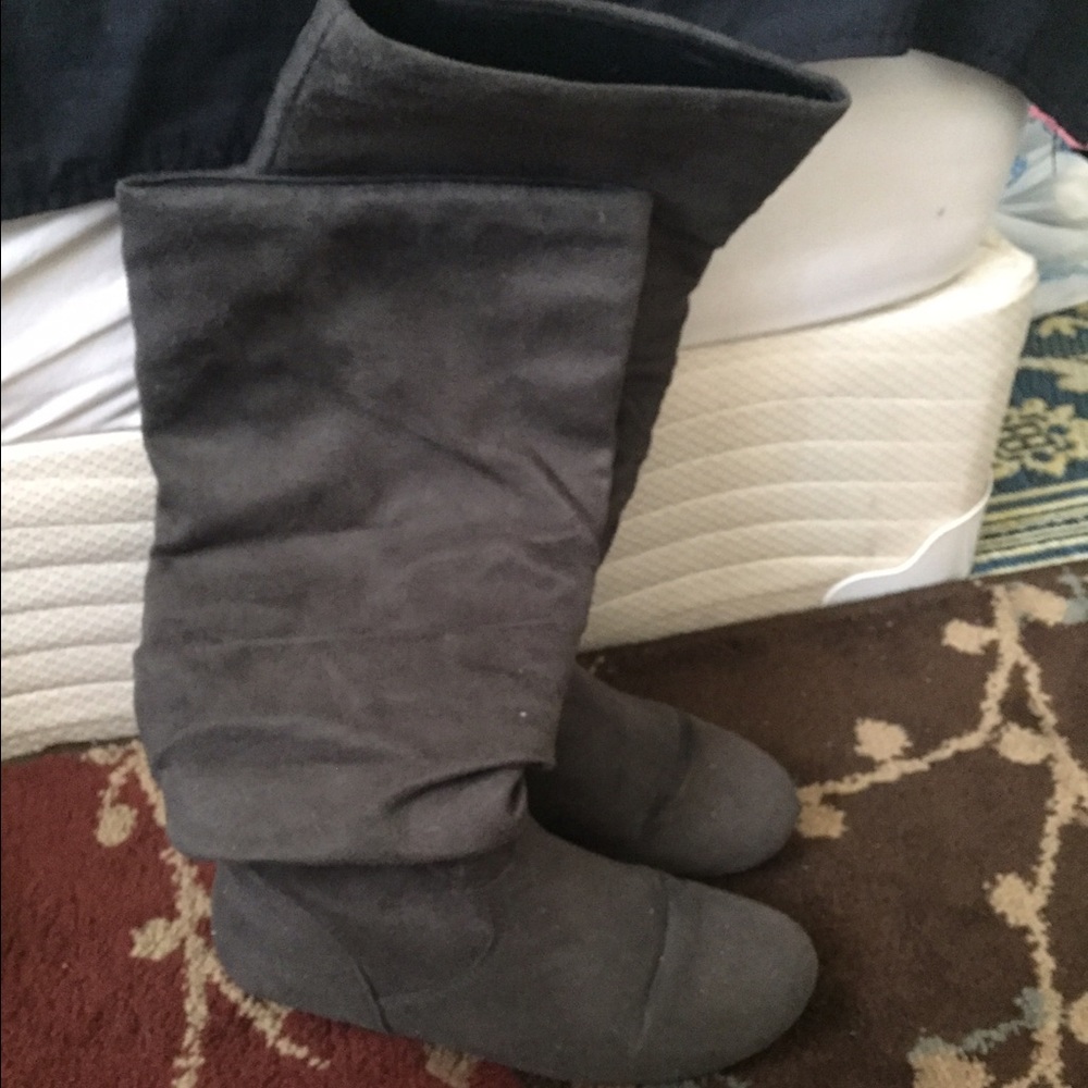 Grey boots
