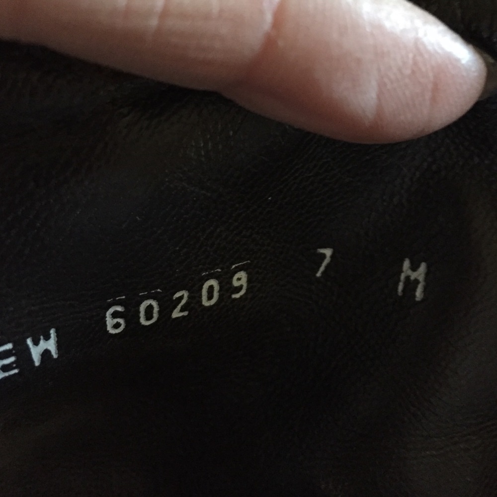 Stuart Weitzman - Picture 2 of 3