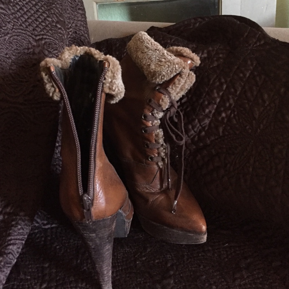 Stuart Weitzman - Picture 3 of 3