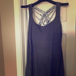 Lululemon tank w/ built in Bra