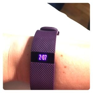 Like new fit bit hr❤ with charger and box .