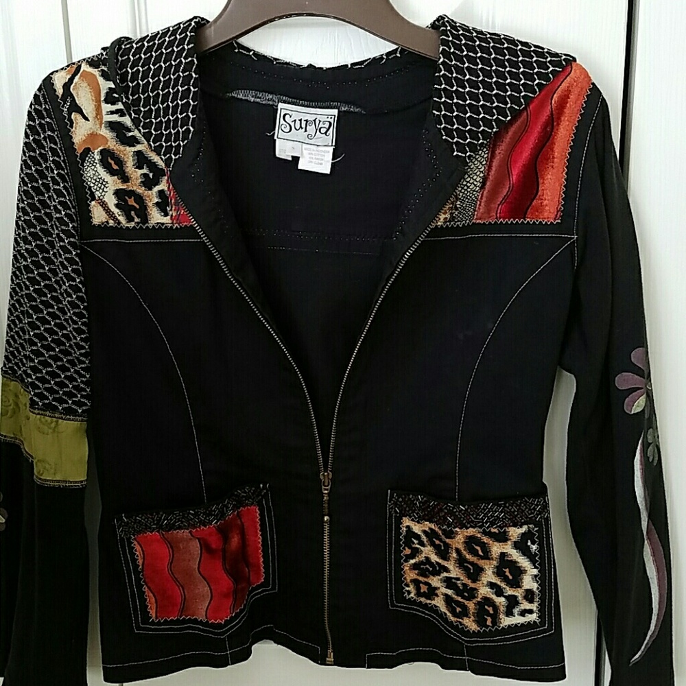 Hooded light-weight jacket