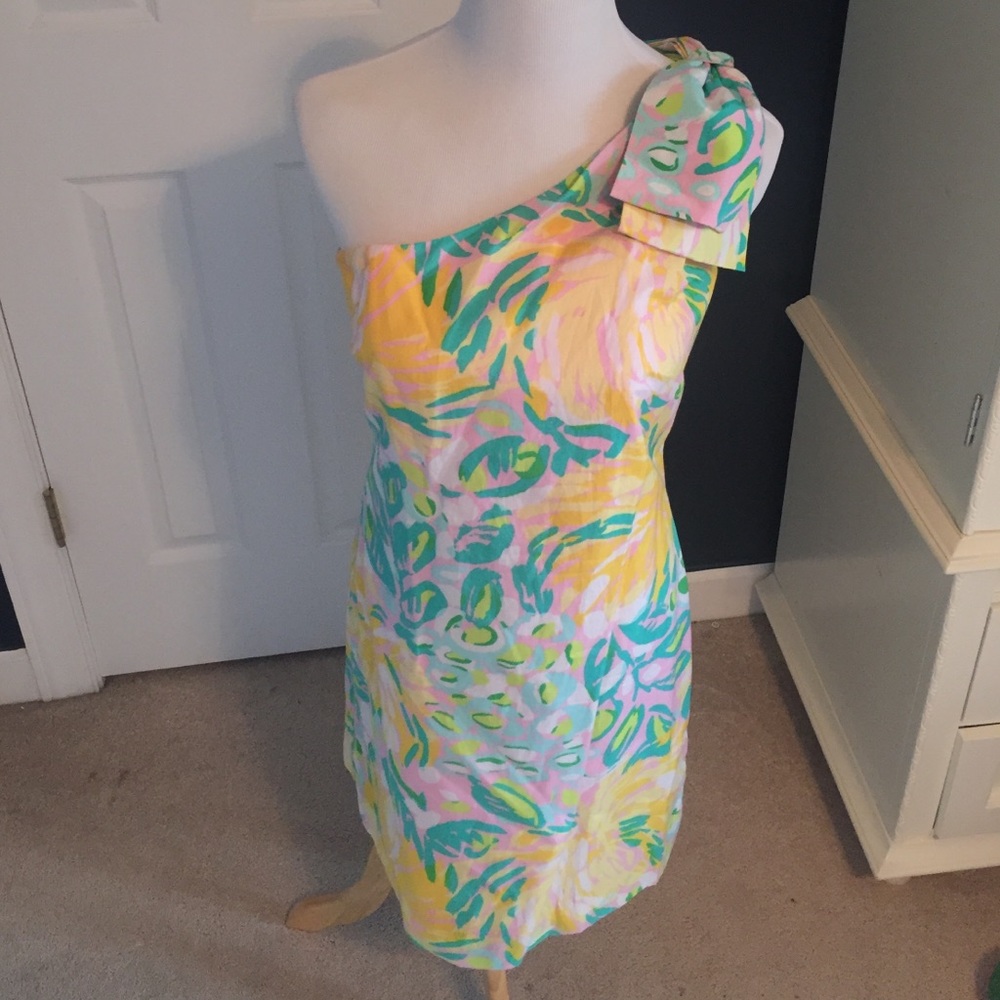 One shoulder lily dress