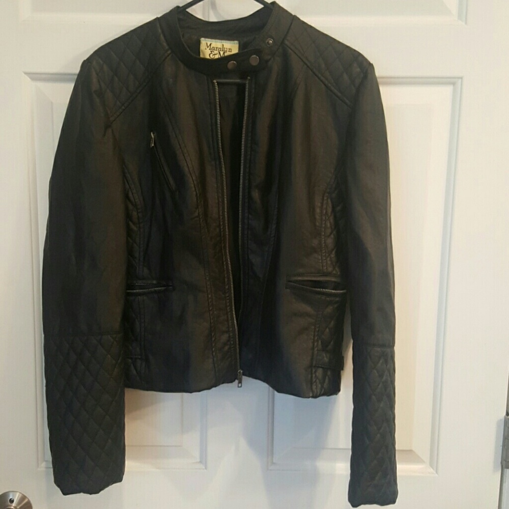 Super cute leather jacket!