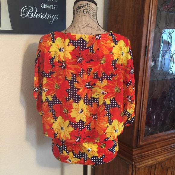 ✨SOLD✨floral Blouse - Picture 3 of 4