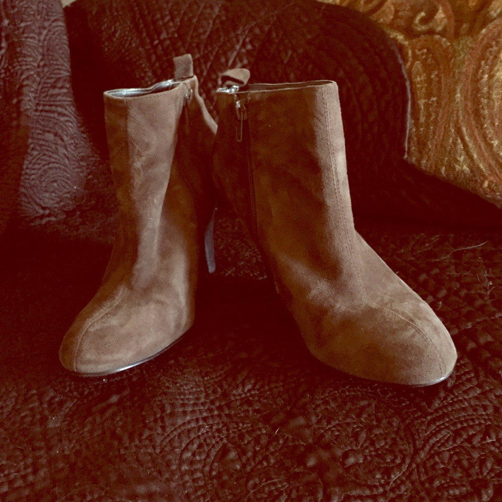 Nine W. brown suede ankle booties