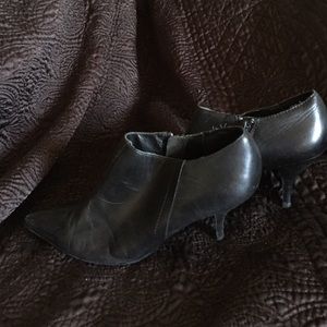 Nine west black ankle booties