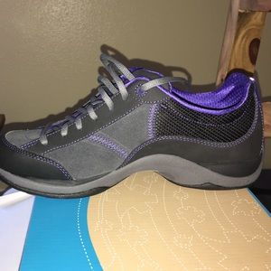 Dansko NIB Sabrina Suede shoe