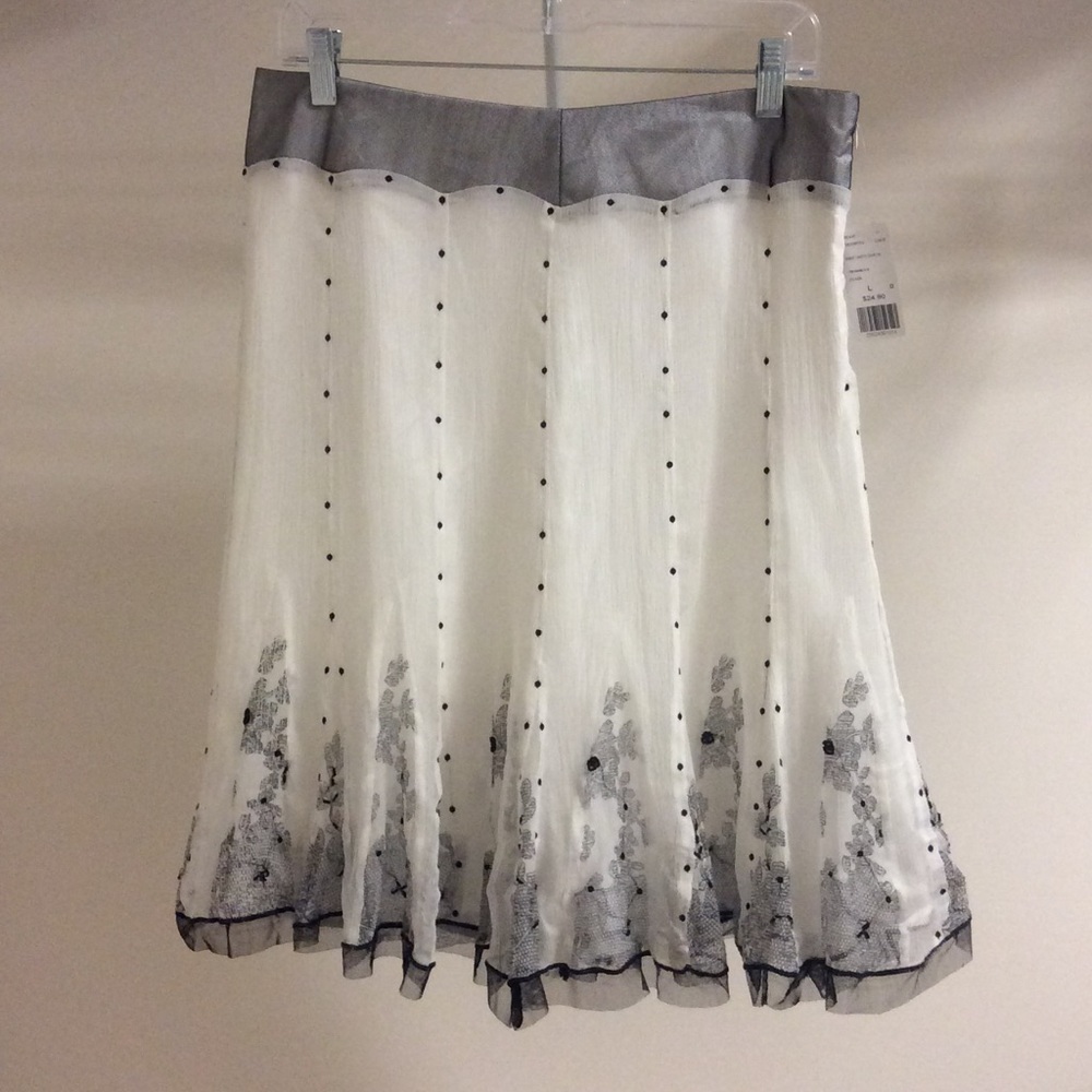 Forever 21 knee length skirt white & black