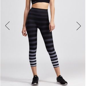 K deer cropped stripe leggings