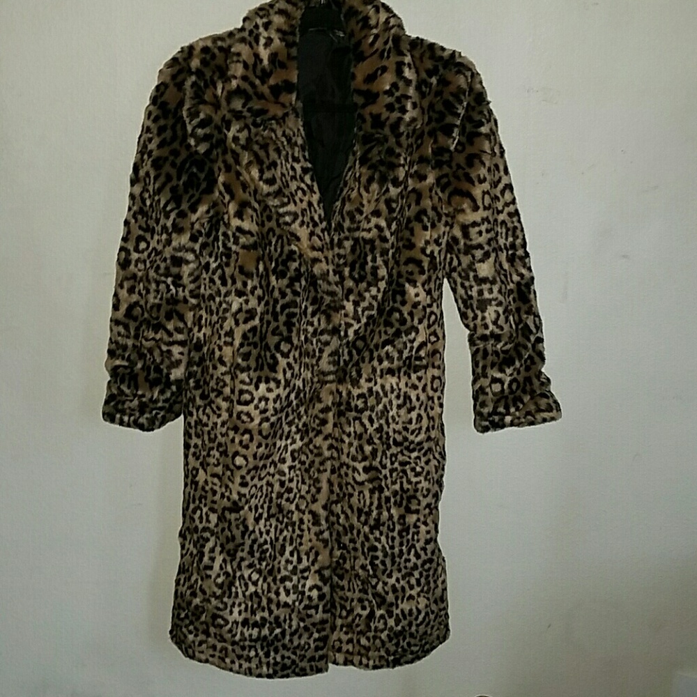 NWOT faux fur coat