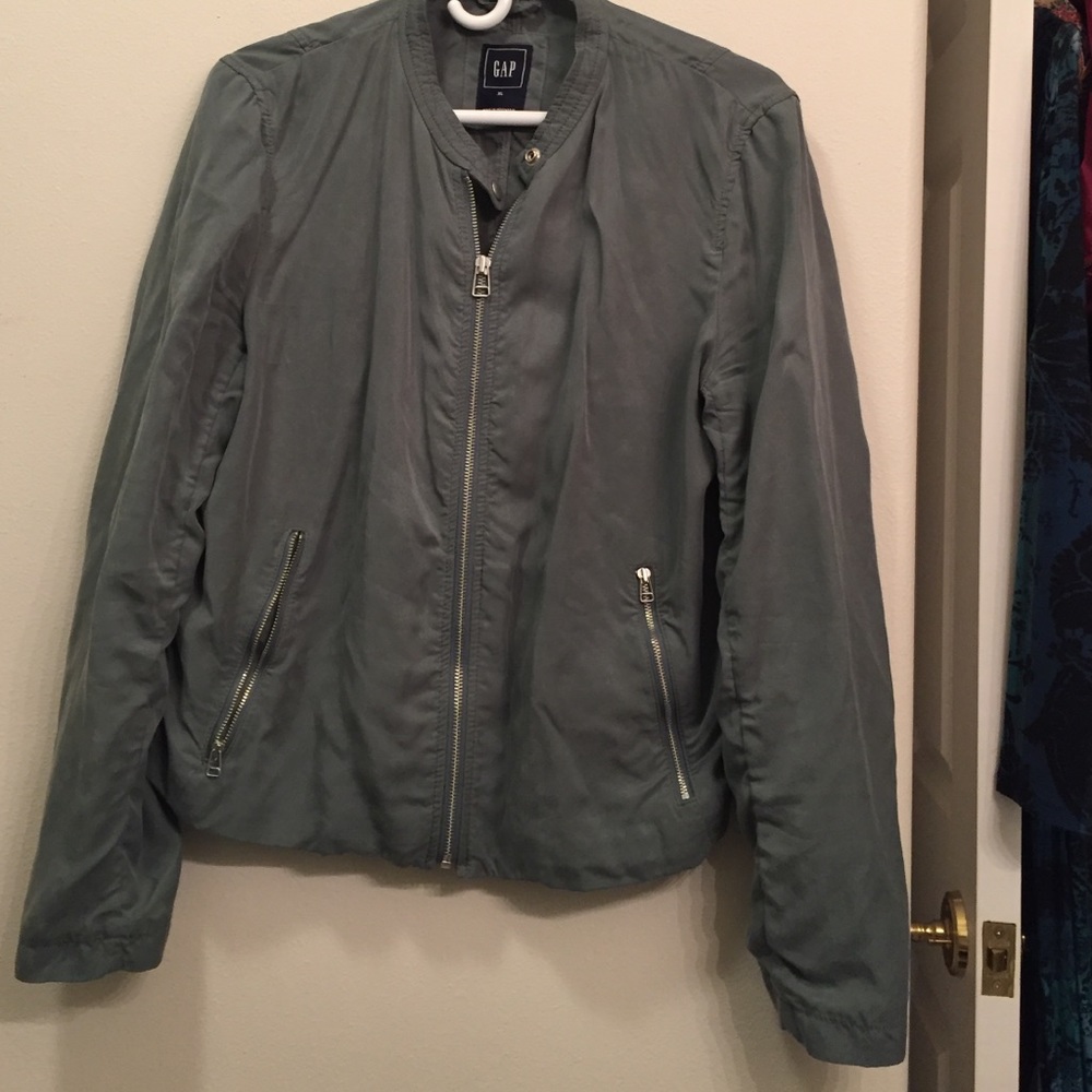 Lightweight bomber jacket in sage